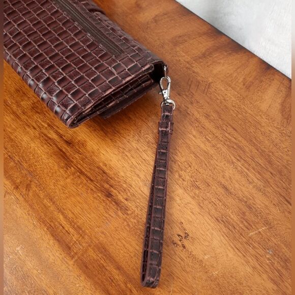 Brown Crocodile Pattern Clutch/Wristlet with Silver Buckle - Picture 9 of 9